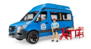 U02684 Mercedes-Benz Sprinter kamper z figurką i zestawem kempingowym Bruder