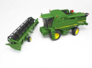 U02132 Kombajn zbożowy John Deere T670i 1:16 Bruder