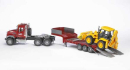U02813 MACK Granite z naczepą niskopodwoziową i koparko-ładowarką JCB 4CX 1:16 Bruder