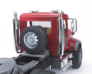 U02813 MACK Granite z naczepą niskopodwoziową i koparko-ładowarką JCB 4CX 1:16 Bruder