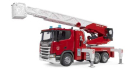 U03591 Scania Super 560R wóz strażacki z drabiną, pompą i modułem światło-dźwięk 1:16 Bruder
