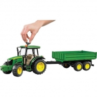 U02108 John Deere 5115M z przyczepą
