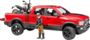 U02502 Pickup RAM 2500 z motocyklem Ducati Desert Sled i motocyklistą 1:16 Bruder